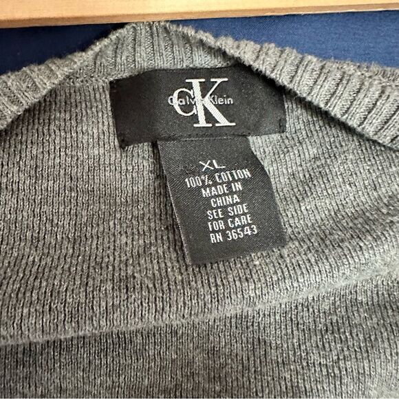 Men's Gray V-Neck Sweater - Picture 3 of 5